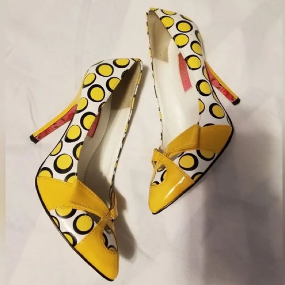 Vintage Rate Betsey Johnson Yellow Polka Dot 4” Heels Size 10M